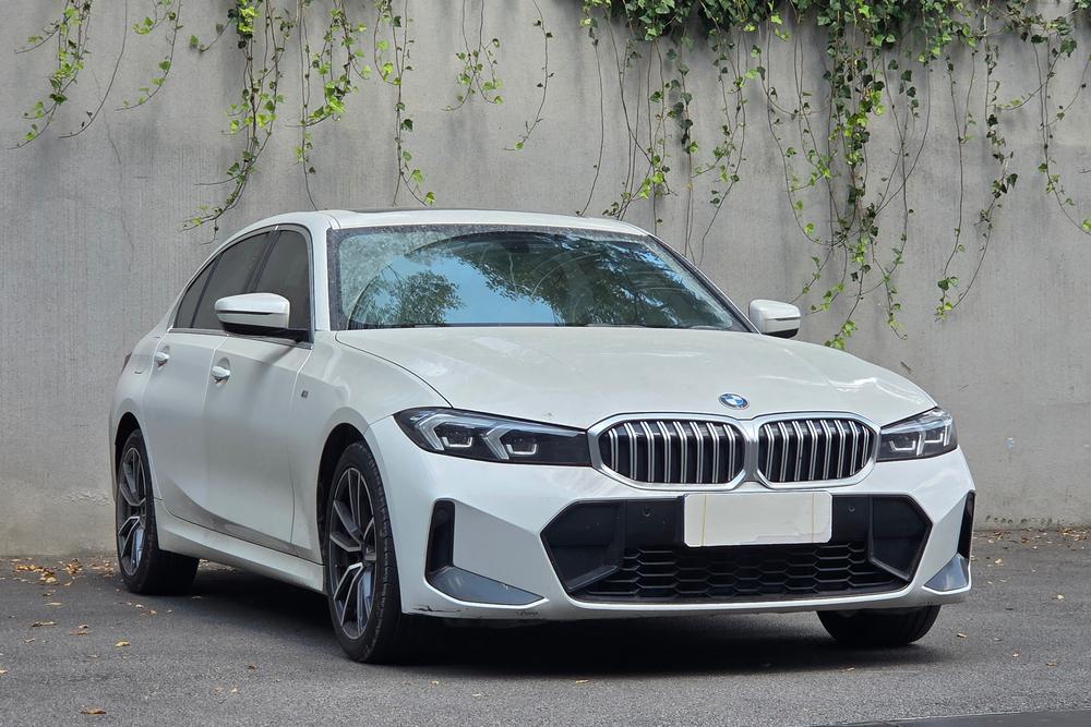 BMW 3 Series 2024 car image #3
