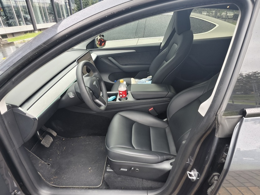 Tesla Model Y 2024 #4 Tesla Model Y 2024 car image #4