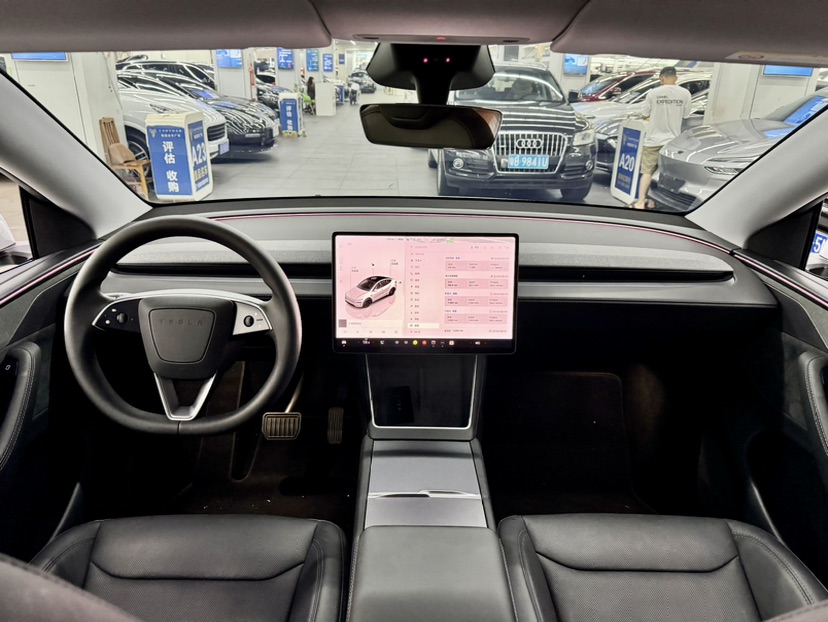 Tesla Model Y 2025 #6 Tesla Model Y 2025 car image #6