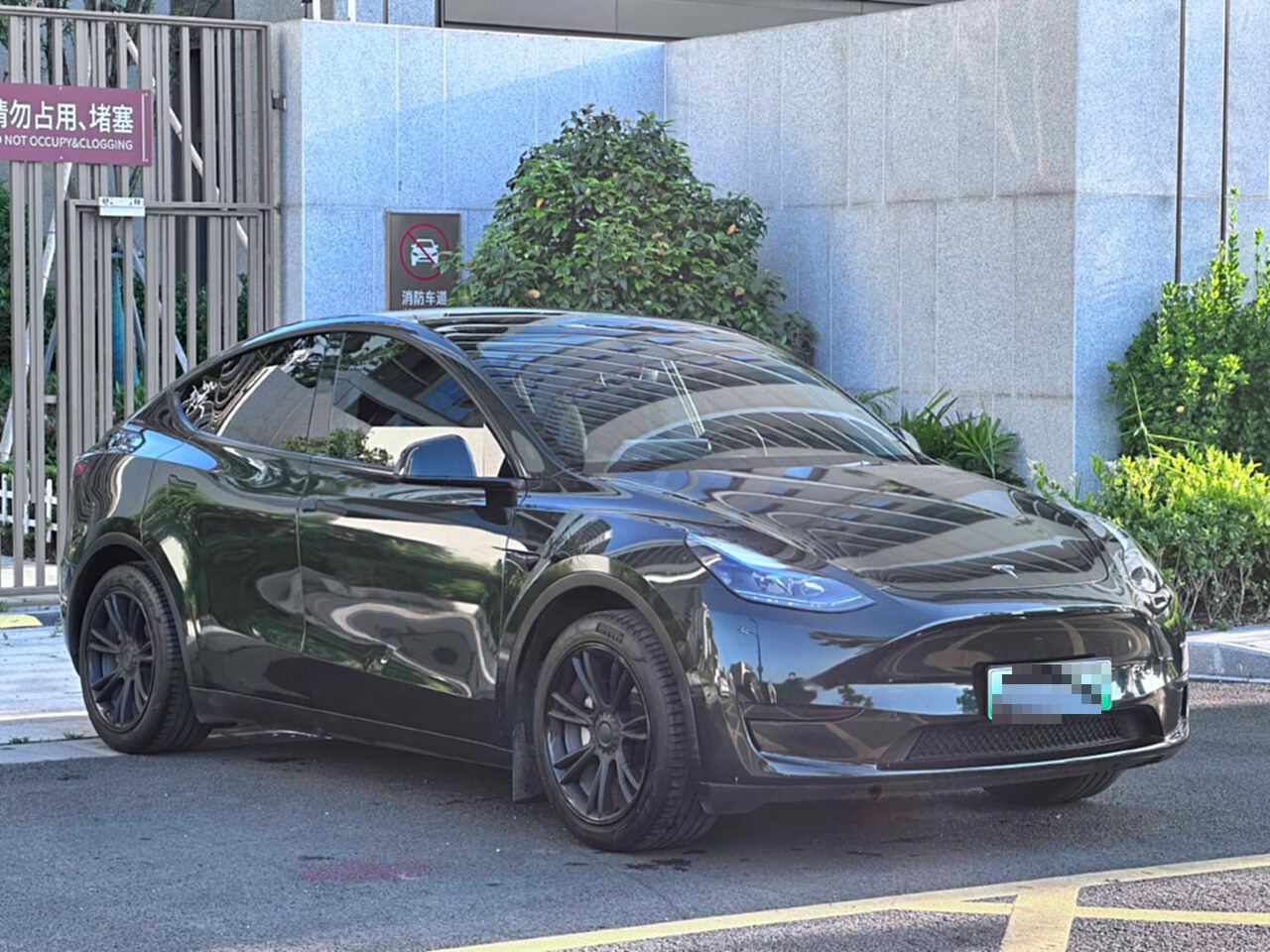 Tesla Model Y 2023 car image #5