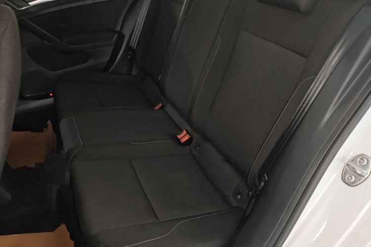 Volkswagen Golf 2017 car image #17