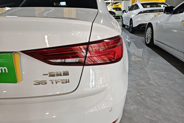 Audi A3 2019 car image #8