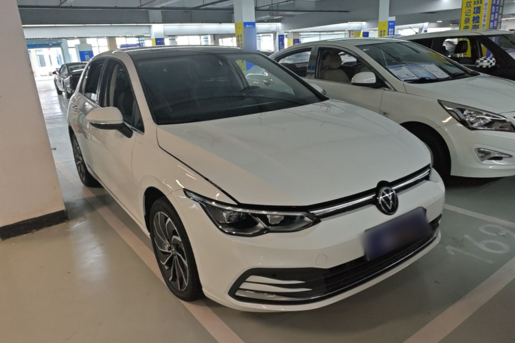 Volkswagen Golf 2023 car image #4