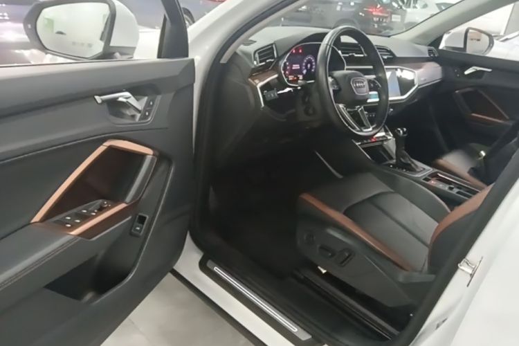 Audi Q3 2021 #16 Audi Q3 2021 изображение автомобиля #16