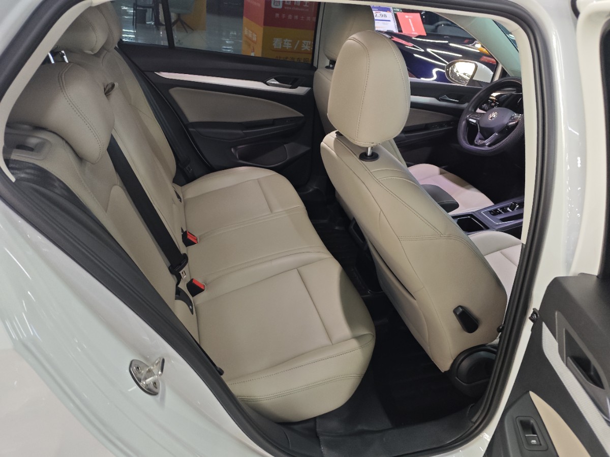 Volkswagen Golf 2021 car image #4