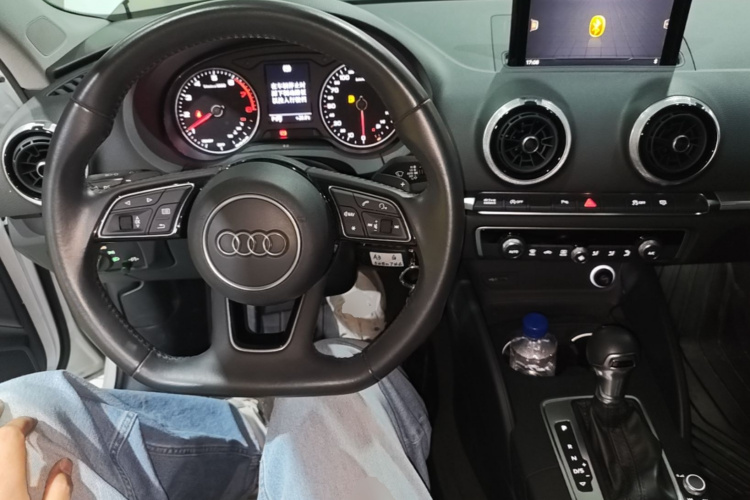 Audi A3 2018 immagine di auto #10