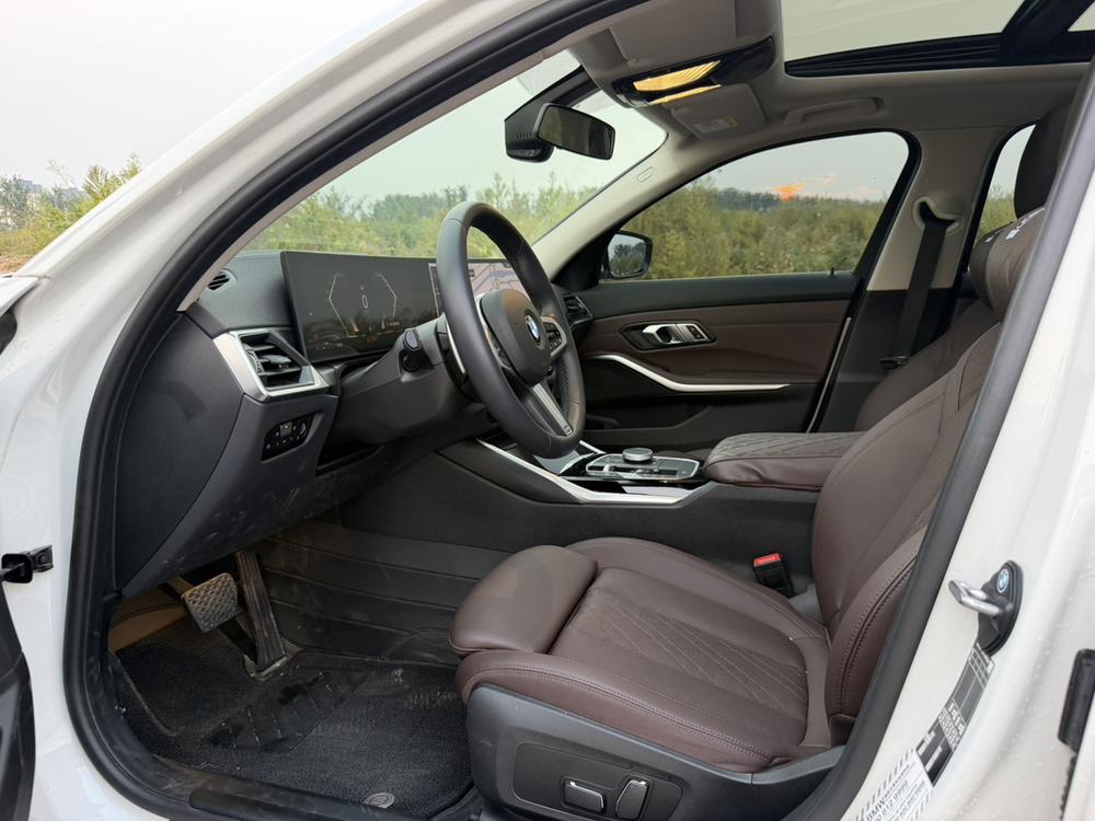BMW 3 Series 2024 car image #25