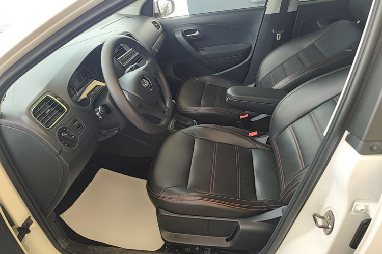 Volkswagen Polo 2015 car image #15