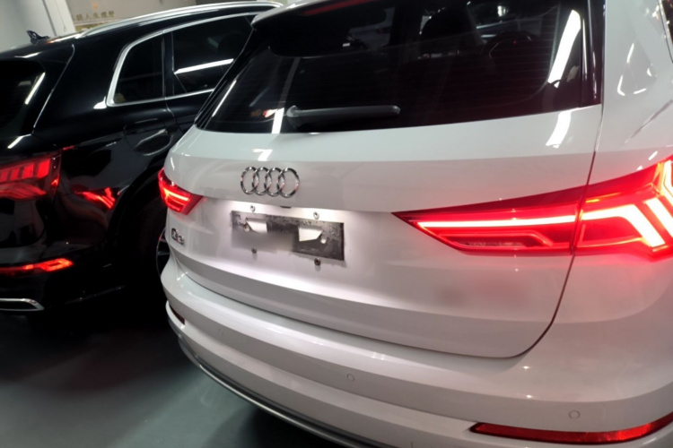 Audi Q3 2021 car image #6