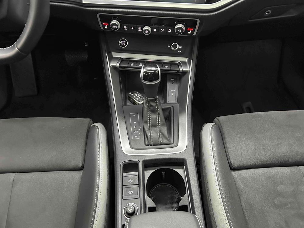 Audi Q3 2022 صورة سيارة #20