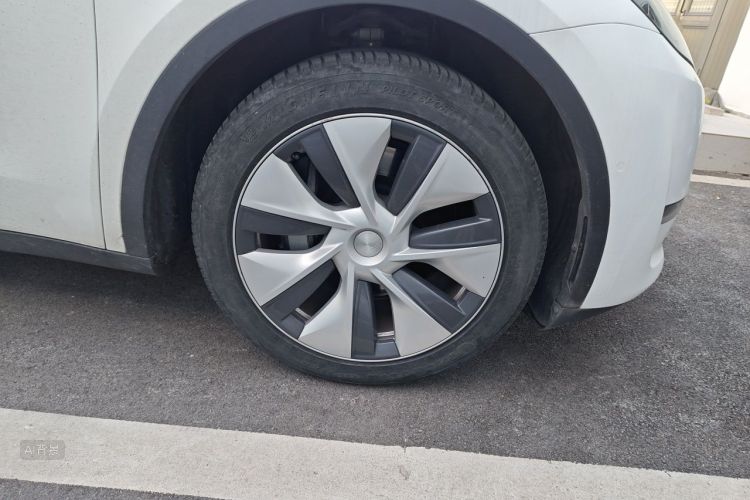 Tesla Model Y 2023 #9 Tesla Model Y 2023 car image #9
