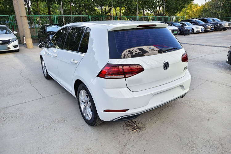 Volkswagen Golf 2019 car image #5