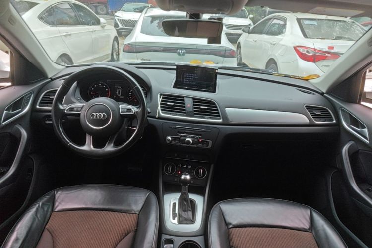 Audi Q3 2017 car image #10