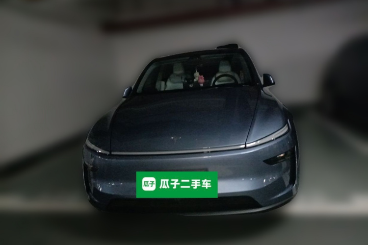 Tesla Model Y 2025 car image #3