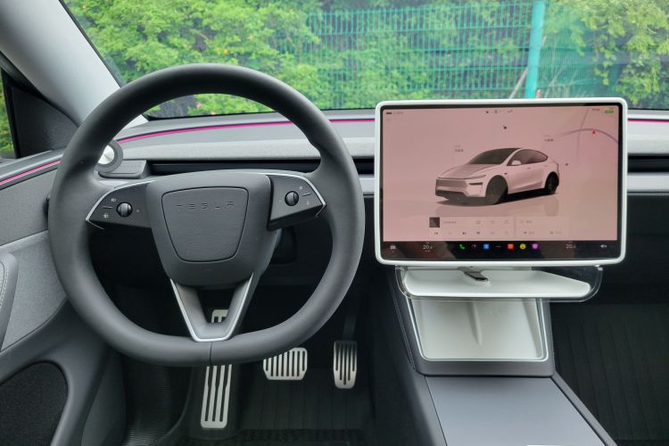 Tesla Model Y 2025 #21 Tesla Model Y 2025 car image #21