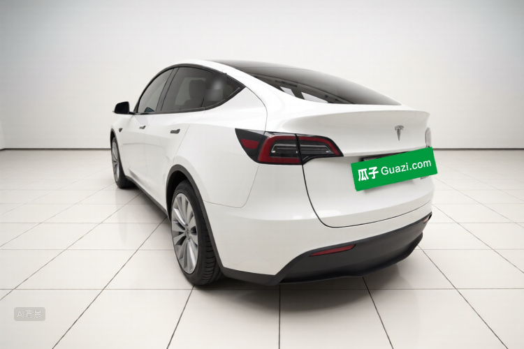 Tesla Model Y 2023 #5 Tesla Model Y 2023 car image #5