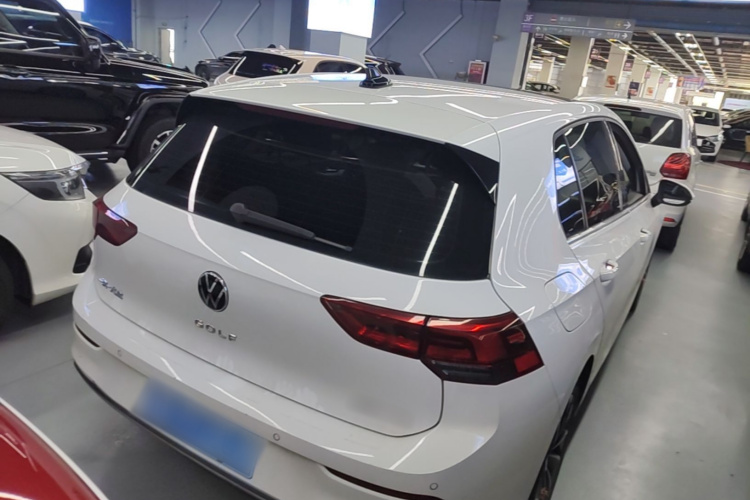 Volkswagen Golf 2021 car image #7