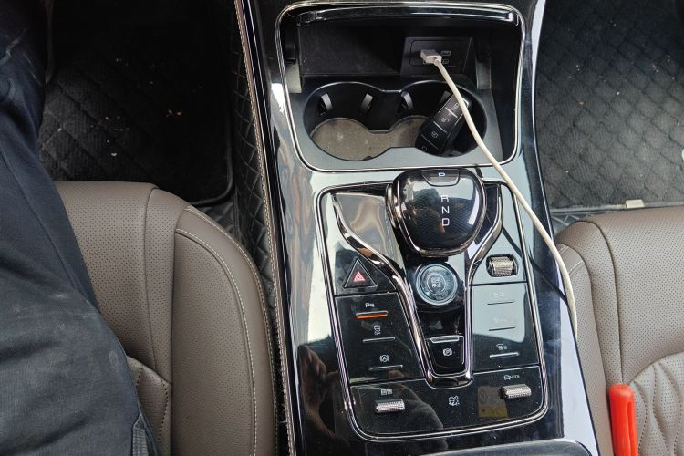 BYD Han 2023 car image #16