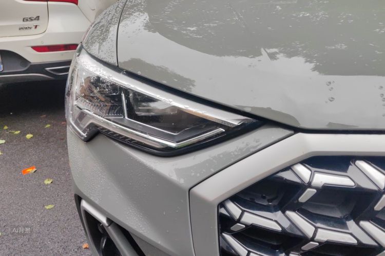 Audi Q3 2023 car image #8