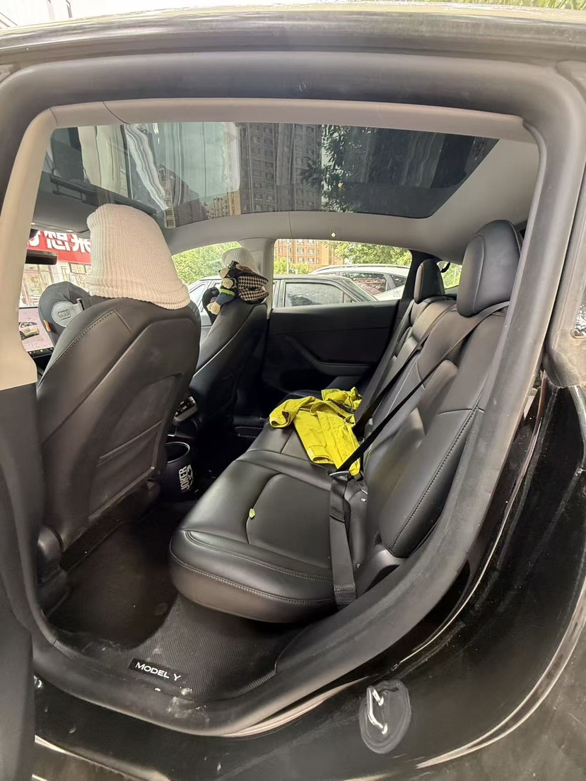 Tesla Model Y 2023 car image #5
