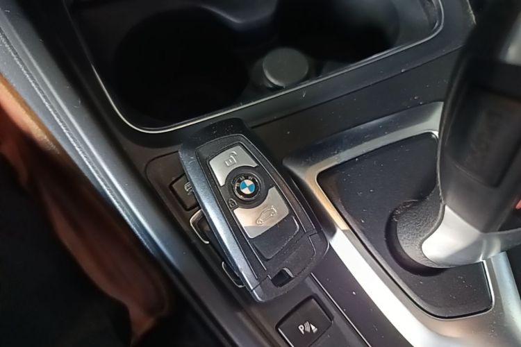 BMW 3 Series 2017 car image #9