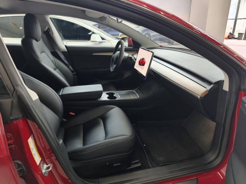 Tesla Model 3 2024 car image #4