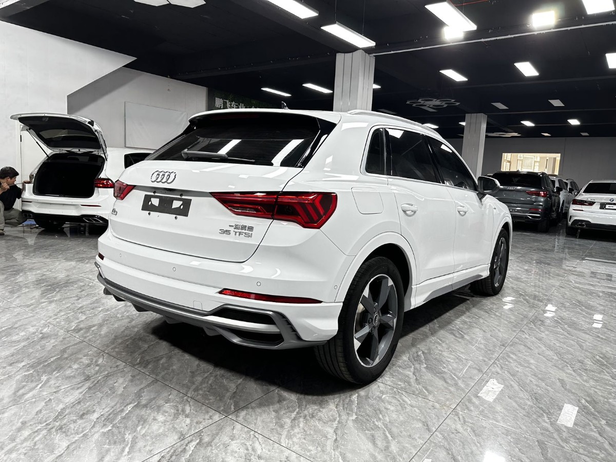 Audi Q3 2022 car image #7