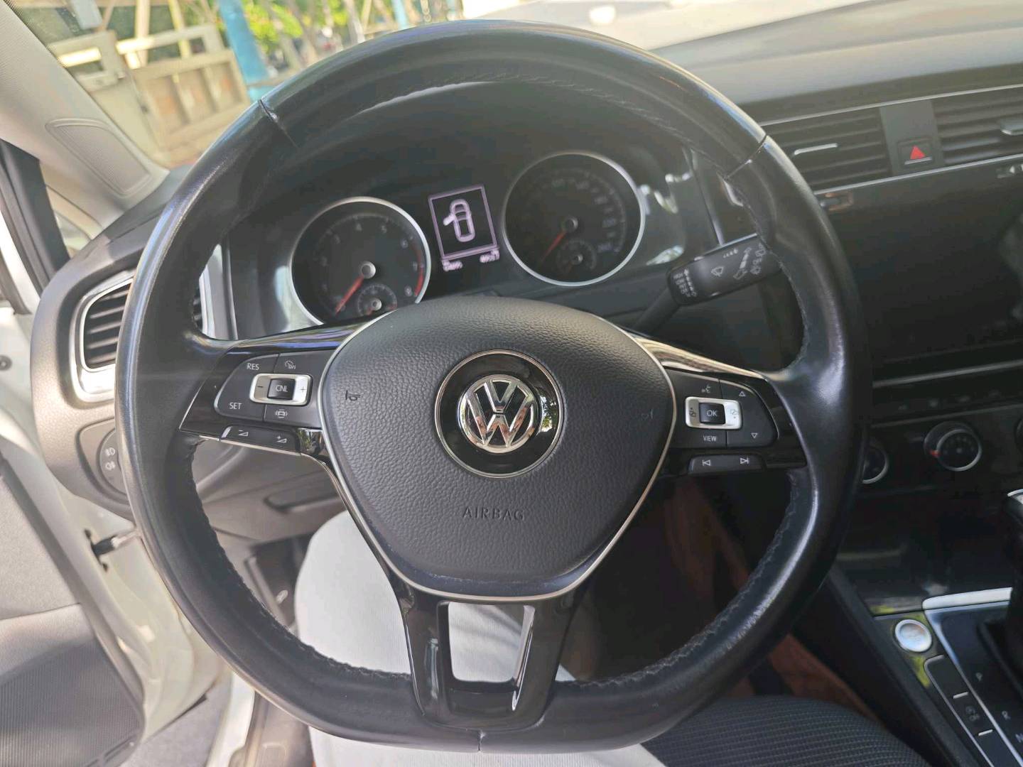 Volkswagen Golf 2020 car image #9