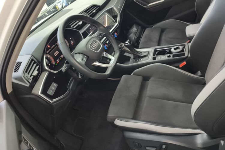 Audi Q3 2023 #15 Audi Q3 2023 car image #15
