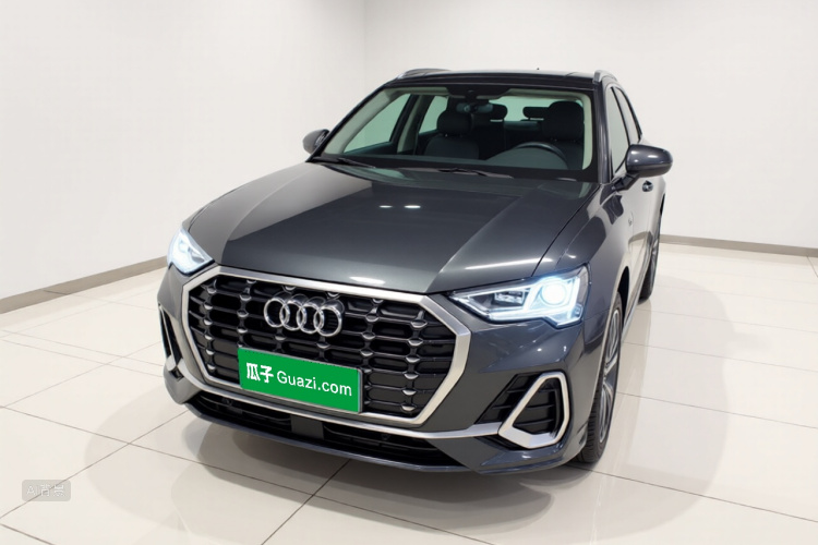 Audi Q3 2021 car image #2