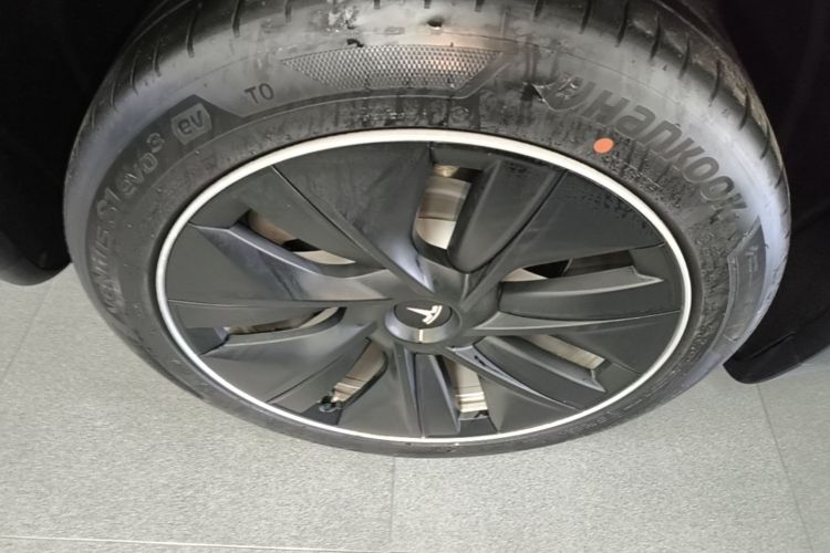 Tesla Model Y 2021 car image #10