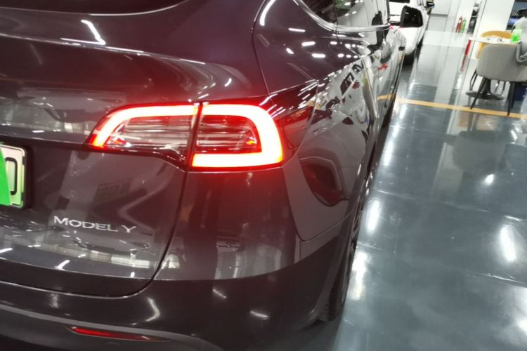 Tesla Model Y 2024 car image #8