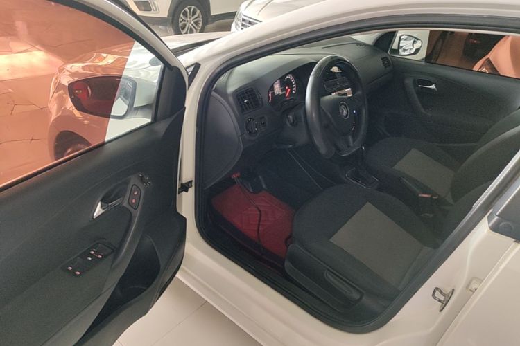 Volkswagen Polo 2017 car image #16