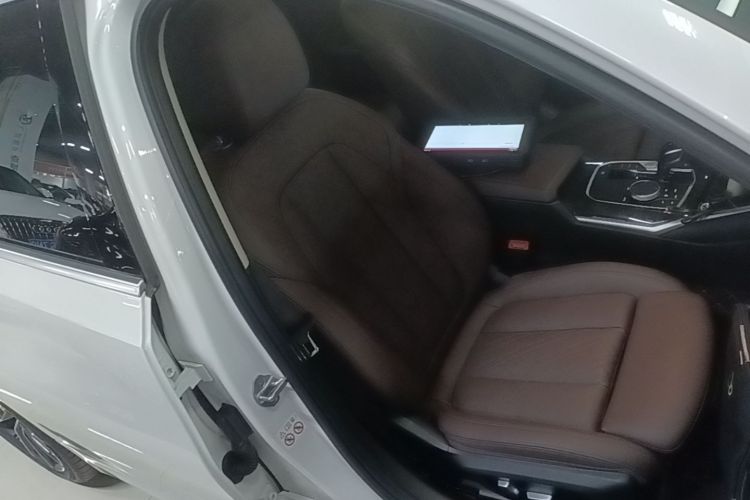 BMW 3 Series 2021 car image #24