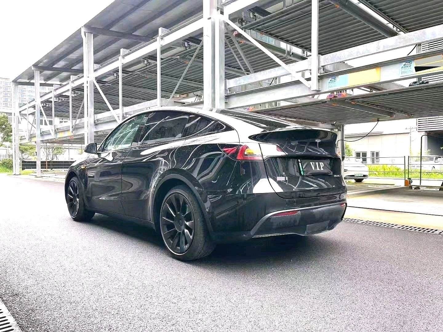 Tesla Model Y 2023 car image #7
