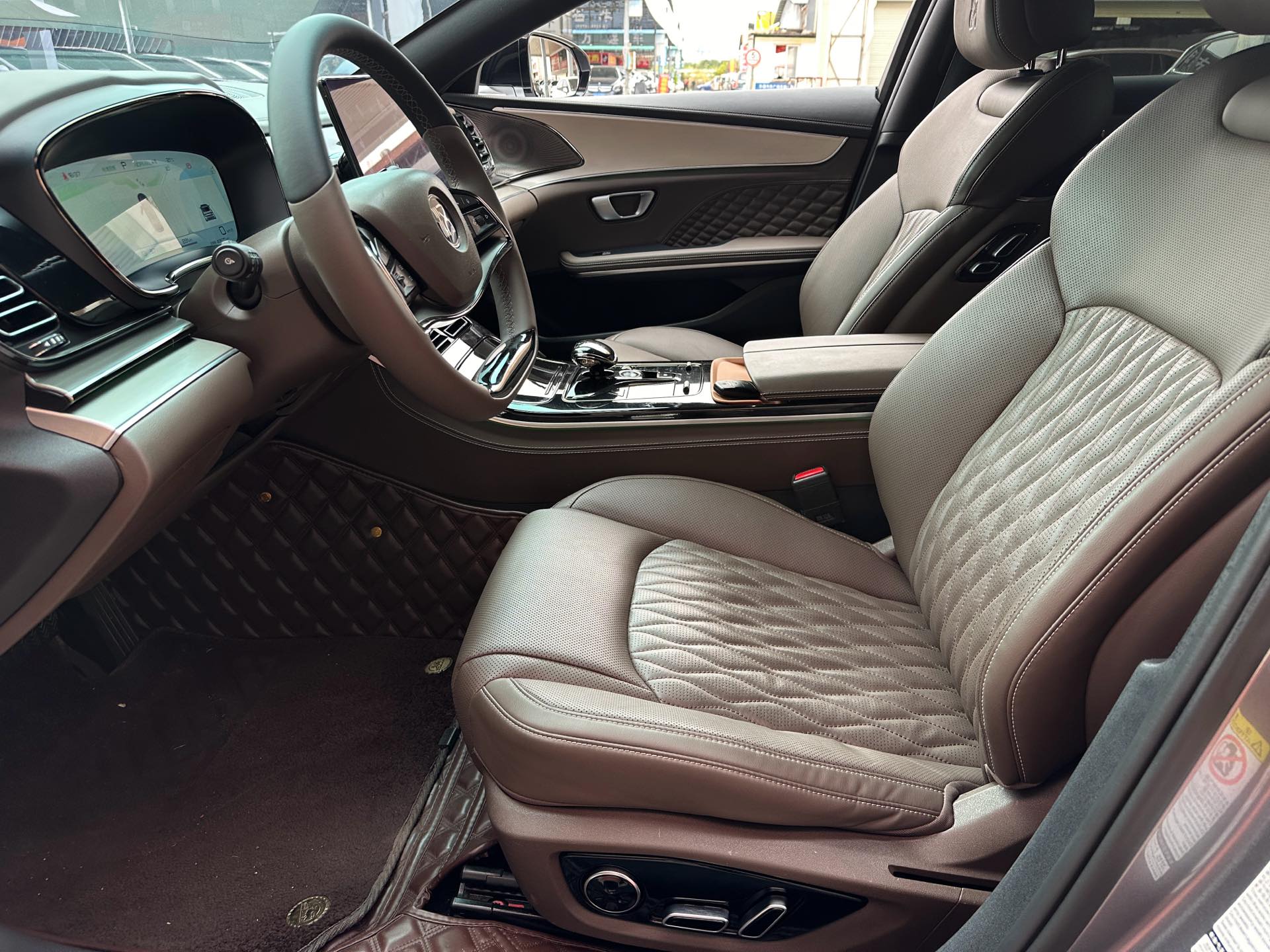 BYD Han 2023 car image #8