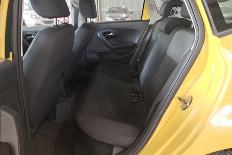 Volkswagen Polo 2014 car image #17