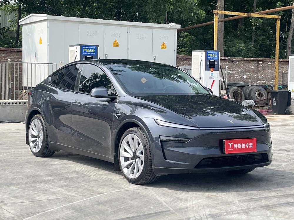 Tesla Model Y 2025 #3 Tesla Model Y 2025 car image #3