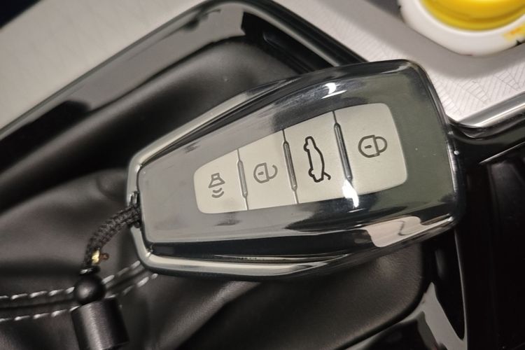 GEELY Emgrand 2025 car image #9