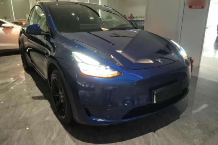 Tesla Model Y 2023 #4 Tesla Model Y 2023 car image #4
