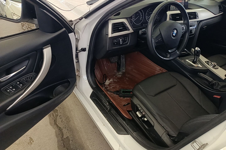 BMW 3 Series 2016 car image #16