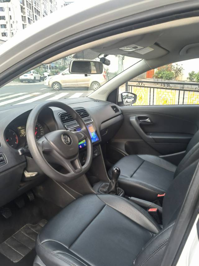 Volkswagen Polo 2014 car image #6