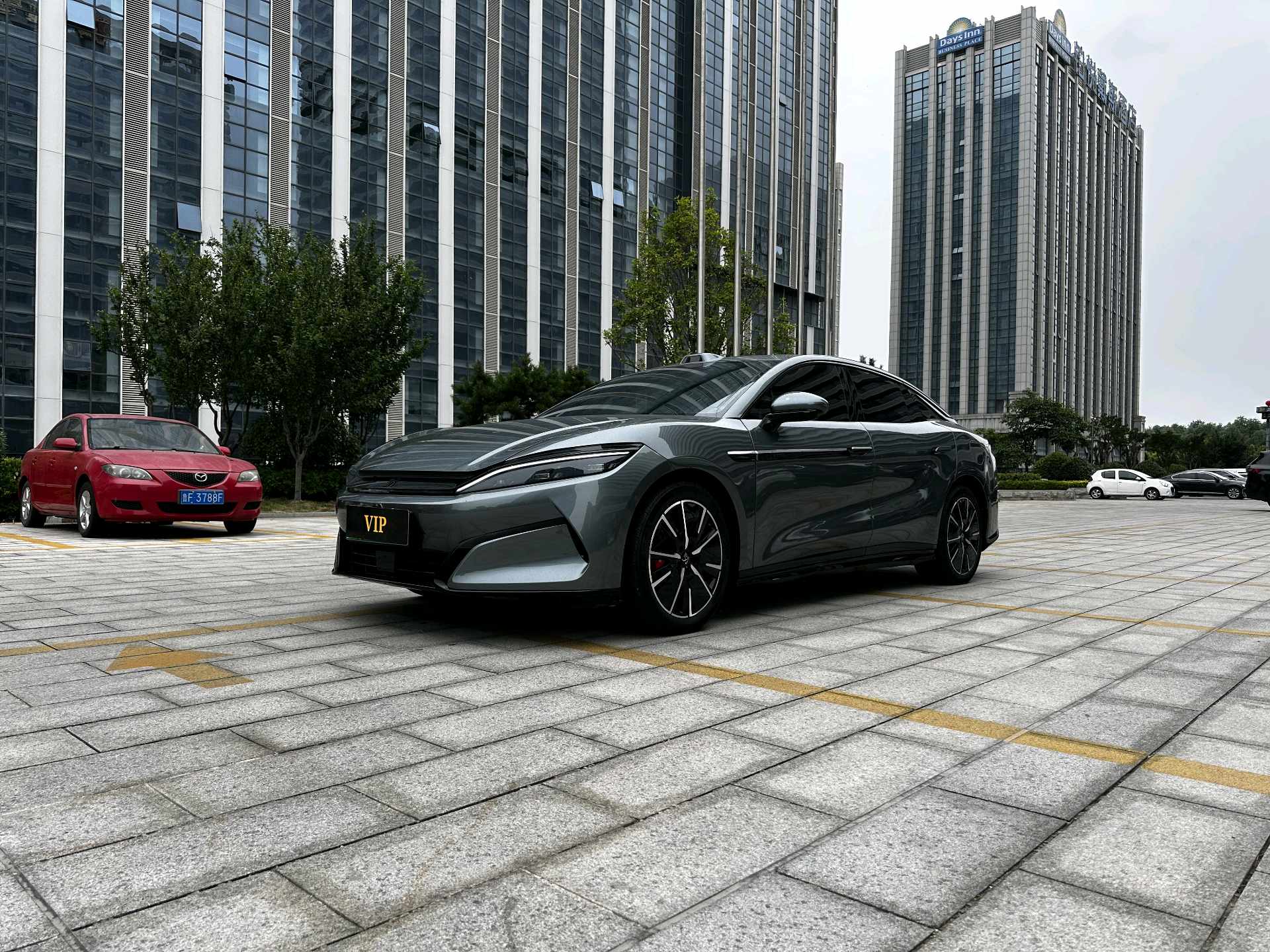 BYD HanL 2025 car image 