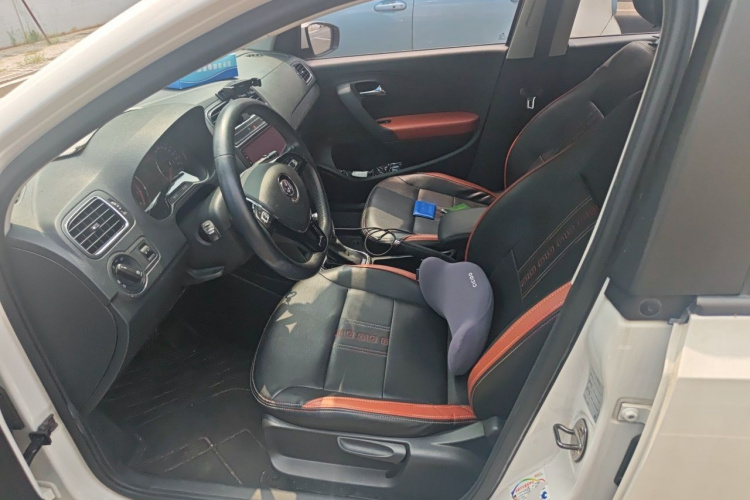 Volkswagen Polo 2018 car image #15