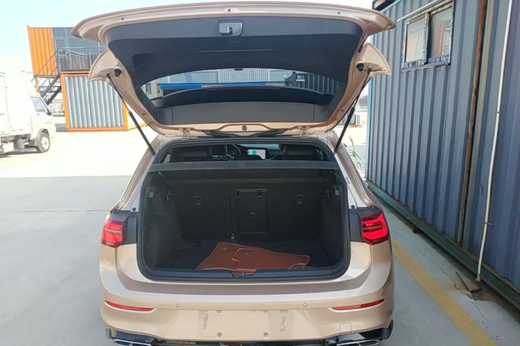 Volkswagen Golf 2022 car image #19