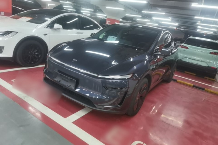 Tesla Model Y 2025 #2 Tesla Model Y 2025 car image #2