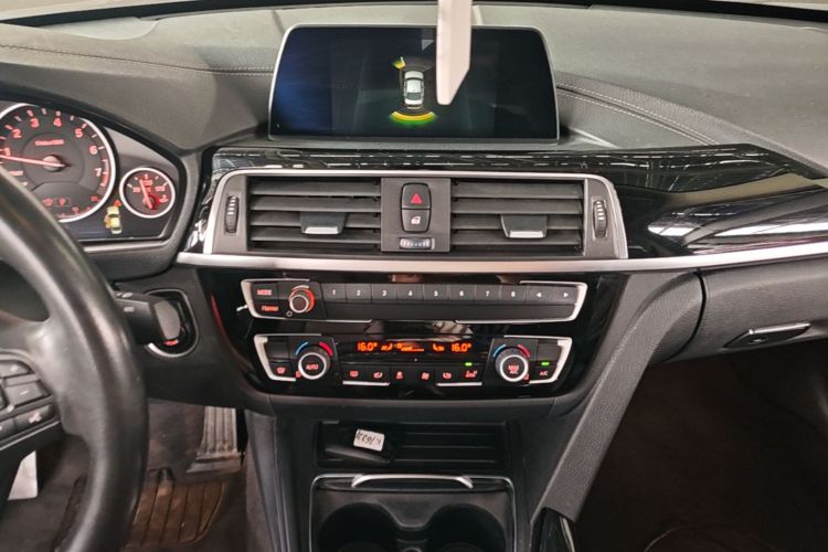 BMW 3 Series 2018 #13 BMW 3 Series 2018 car image #13