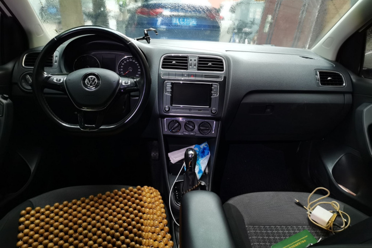 Volkswagen Polo 2016 car image #7