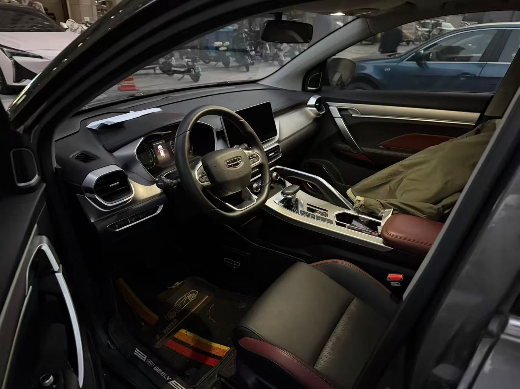 GEELY Coolray 2022 immagine di auto #4