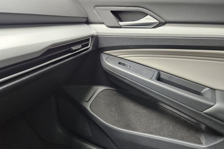 Volkswagen Golf 2022 car image #19